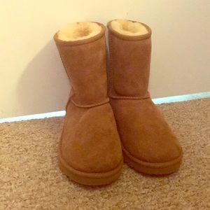 UGG Sheepskin Boots Girls size 3